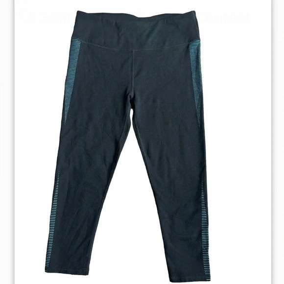 Fabletics Salar Capris - Picture 1 of 9